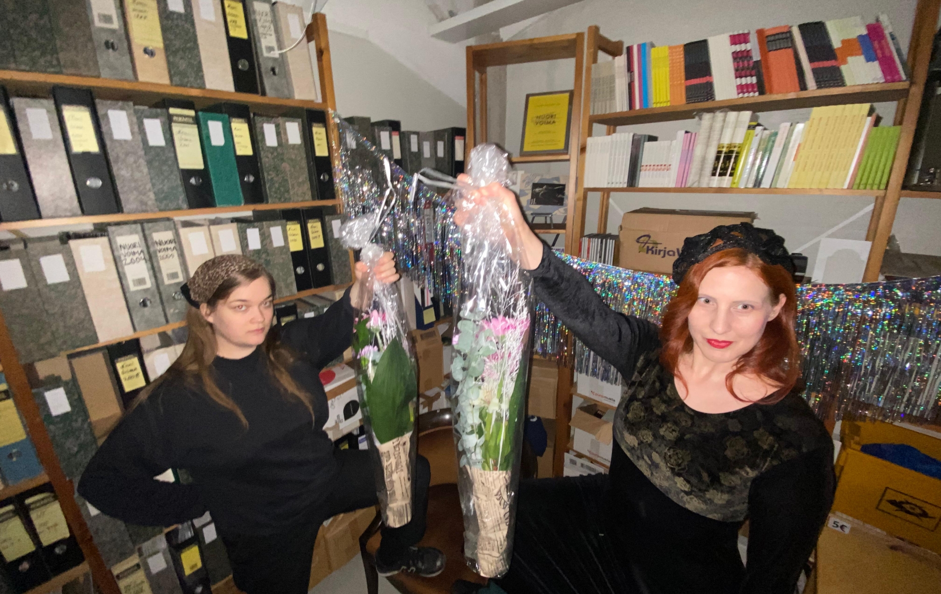 Voittajat poseeraavat