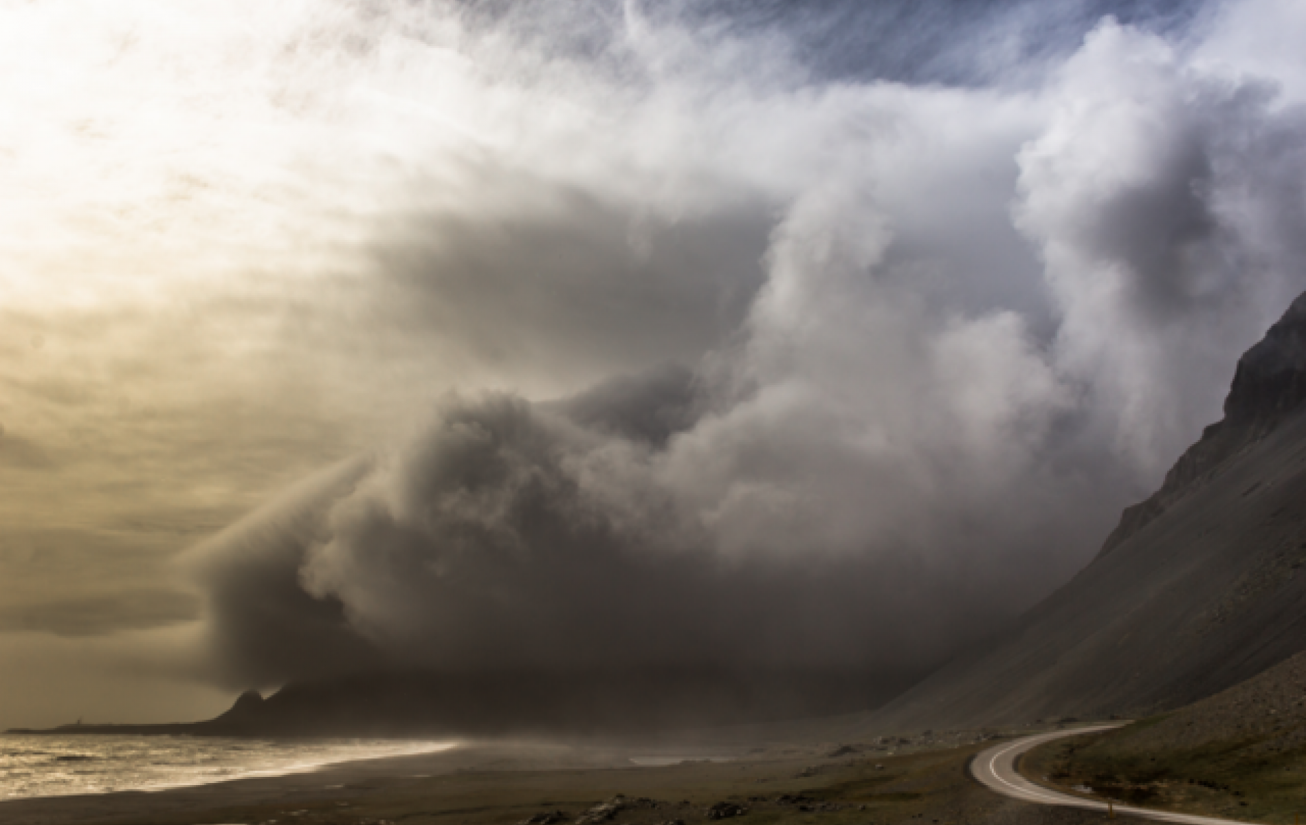 myrskyinen maisema Islannista