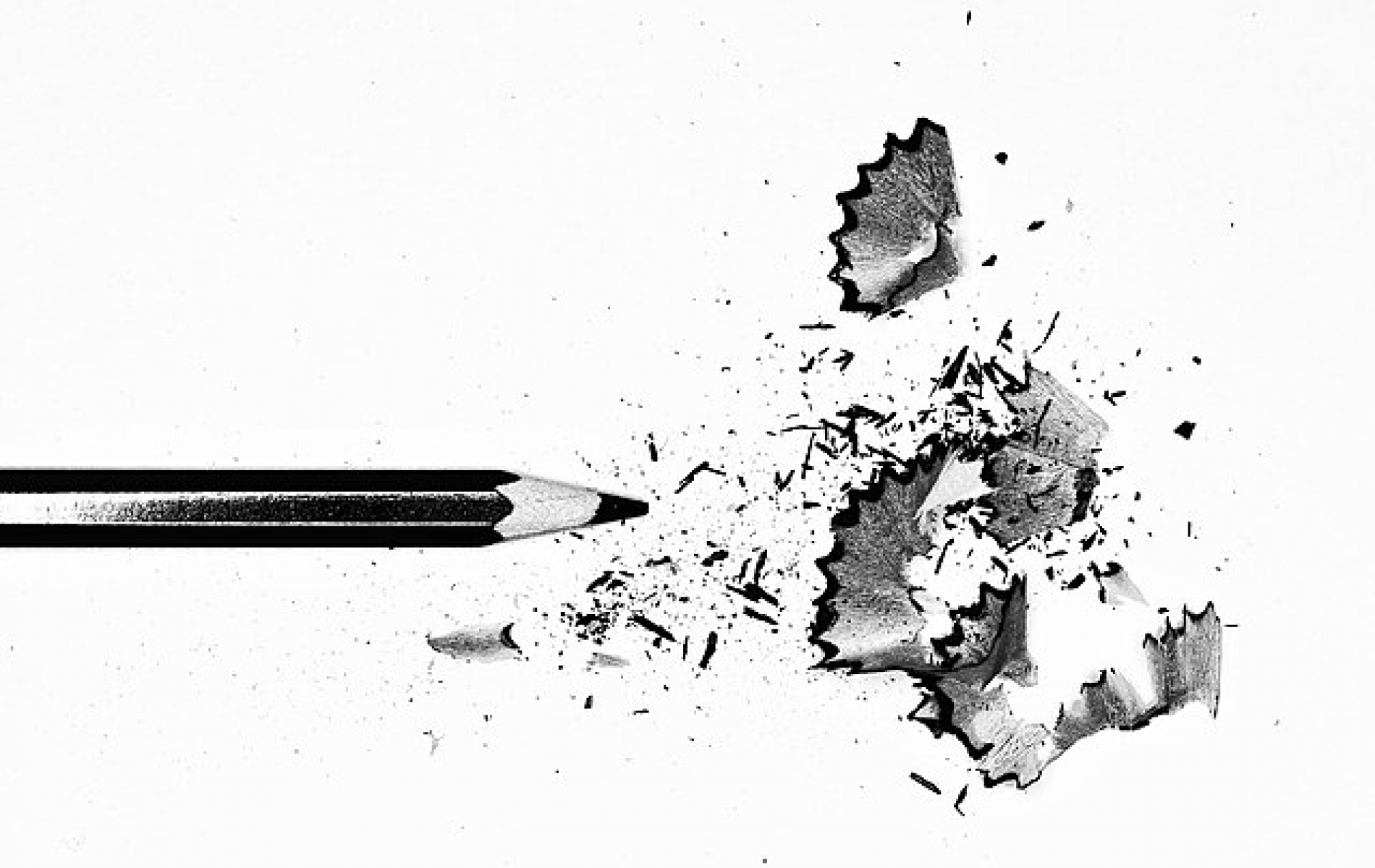 Piirretty lyijykynä ja teroitusroskaa