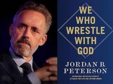 Kaksi kuvaa, toisessa Jordan B. Peterson puvussa, katsoo viistosti vasempaan, sormet ristittyinä. Toisessa Petersonin We who wrestle with God -kirjan kansi.