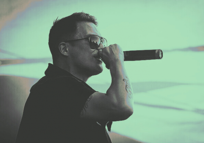 cheek esiintymässä Raakuna Rock-festivaalilla